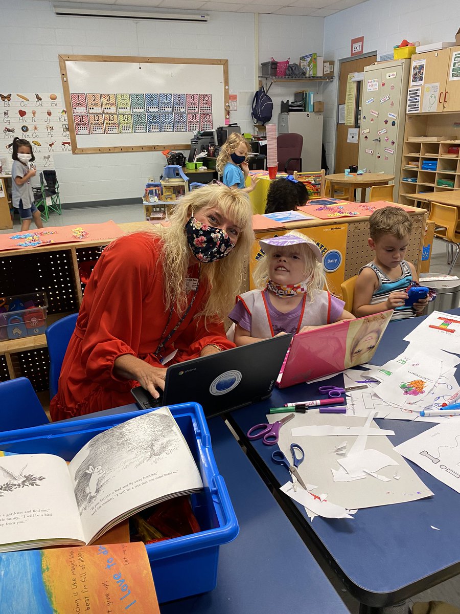MBaker_RunSun's tweet image. Please welcome my new #AssistantPrincipal @eastfieldglobal.  Went into @MCSHeadStart to do an observation and this #prodigy grabbed her laptop and started checking boxes along with me!  She will take it from here!  She’s ready!