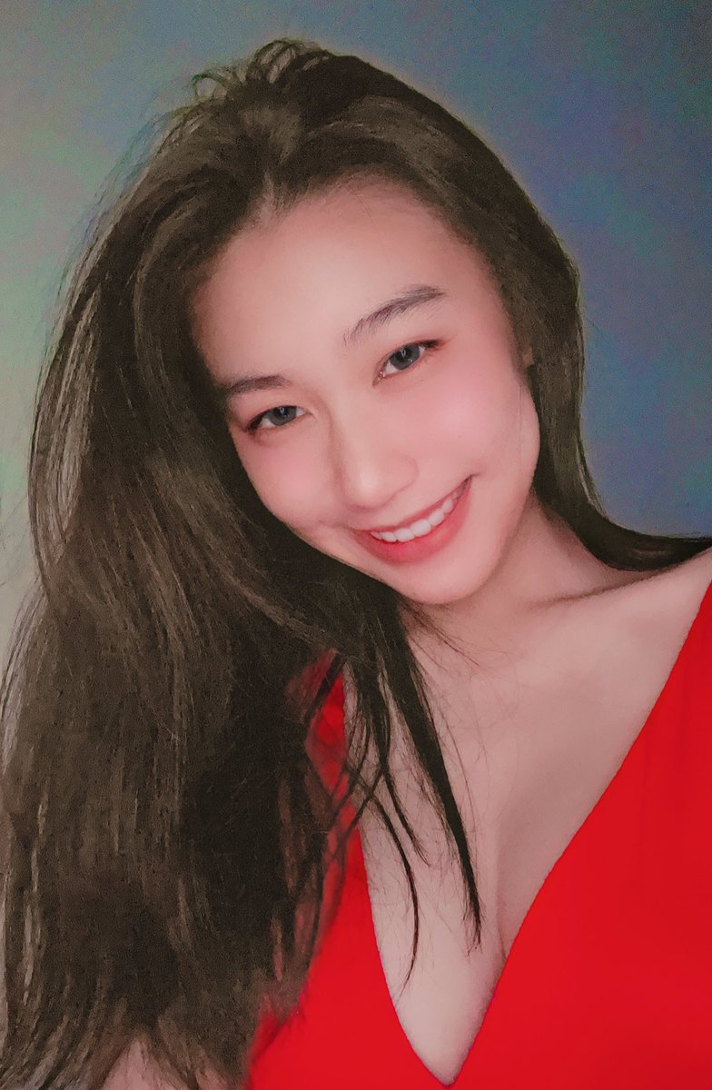 realsiriny's tweet photo. My body’s calling you https://t.co/t4y5czSwUj