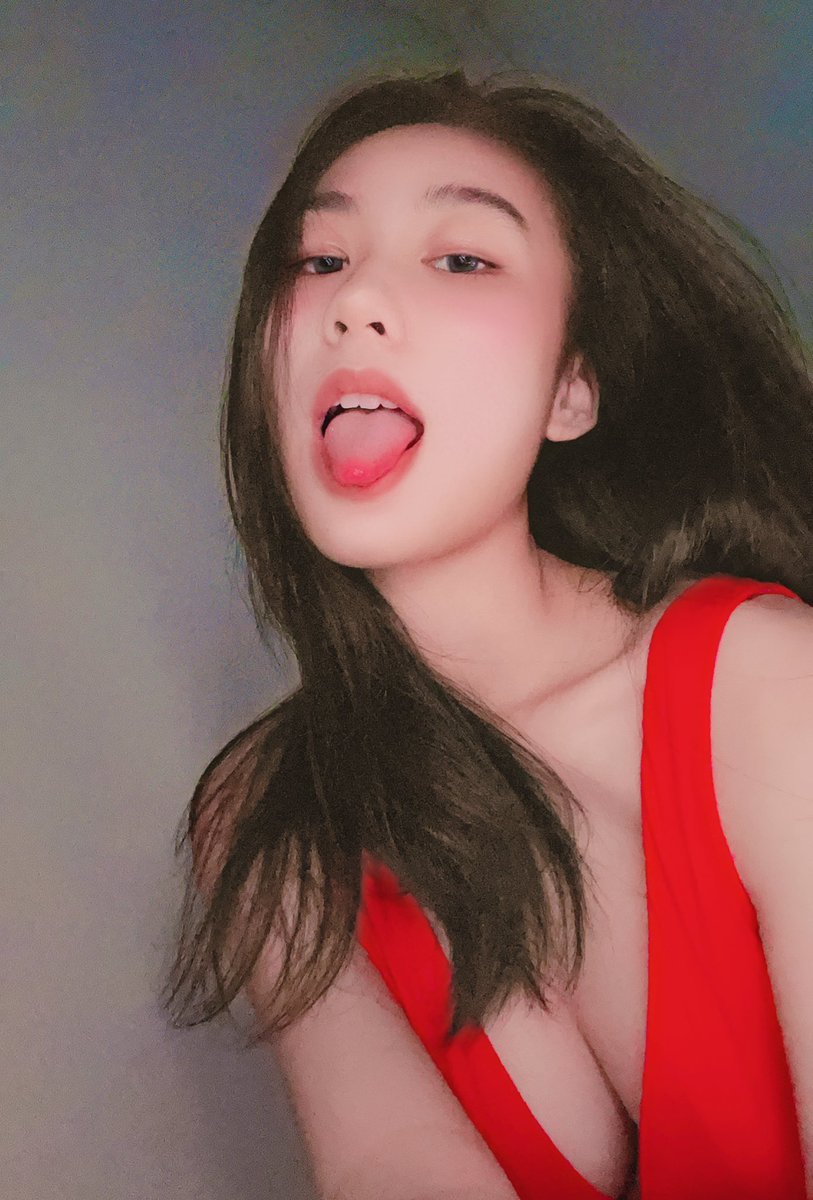 realsiriny's tweet photo. My body’s calling you https://t.co/t4y5czSwUj