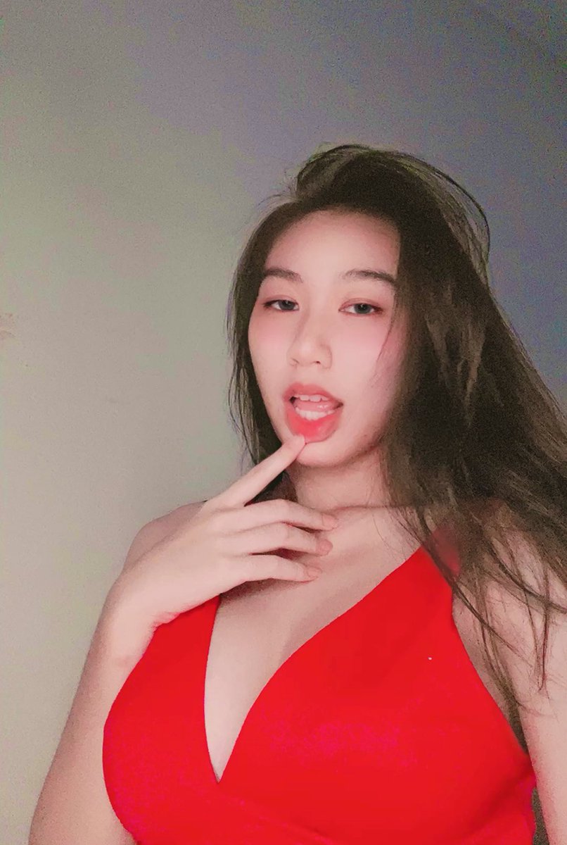 realsiriny's tweet photo. My body’s calling you https://t.co/t4y5czSwUj