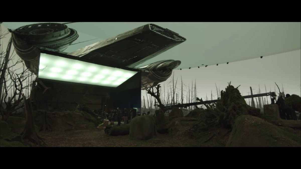 'Mandalorian' filmmakers reflect on crafting virtual worlds - A new <a href="/ILMVFX/">Industrial Light & Magic</a> StageCraft video has been released, and it's got some very neat behind the scenes 

beforesandafters.com/2021/08/26/man…