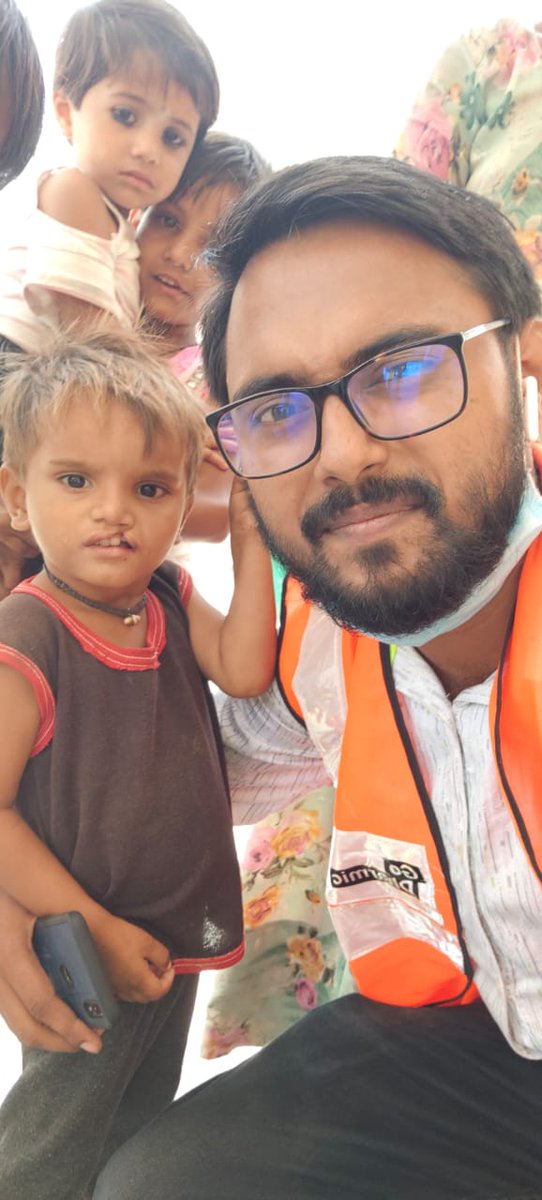 HanumanDassGD's tweet photo. True service never tires or drains us. Quite the opposite. Serving from the heart gives us strength. Feeding others is feeding our ourselves. There is only one of us. 

@Debabrata9663 has been doing tremendous work with @GoDharmic in West Bengal helping so many orphans.

#subek https://t.co/Sfqgi6SryM