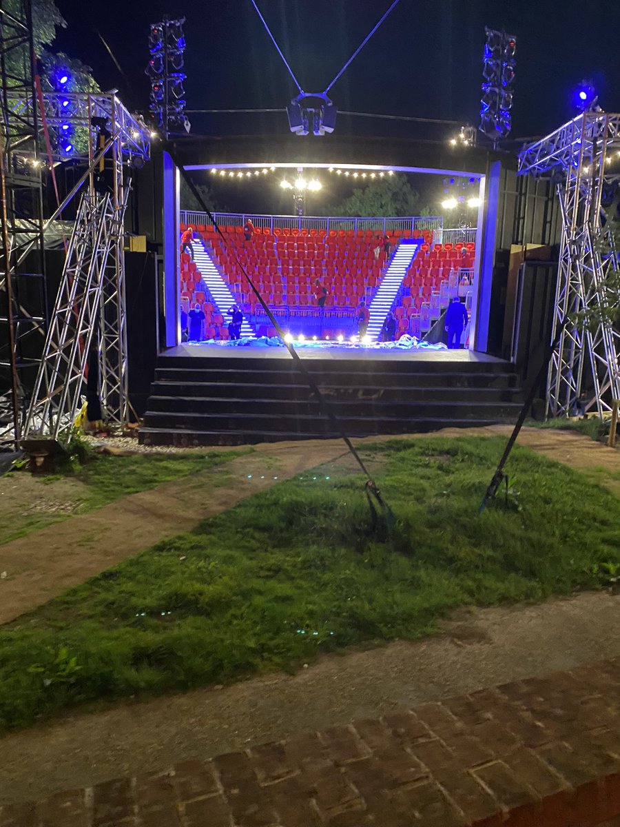 Thank you <a href="/TheRSC/">The RSC</a> for a splendid evening of 400 year old jokes! The Comedy of Errors was like being folded into a giant theatrical hug for a couple of hours and sent away with the feeling of arms still wrapped around you. I’ll be smiling til September.