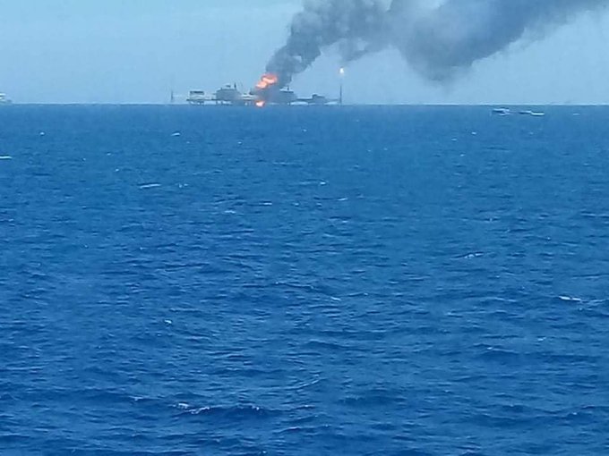 AntoniaJuhasz's tweet photo. August 23. Five dead, 2 workers missing, 6 injured after a fire erupts in the Gulf of Mexico at a PEMEX offshore oil platform. The second massive failure at a PEMEX offshore oil platform in two months. Photo c/o @offshoreenergyt https://t.co/fsiKtX2HTp