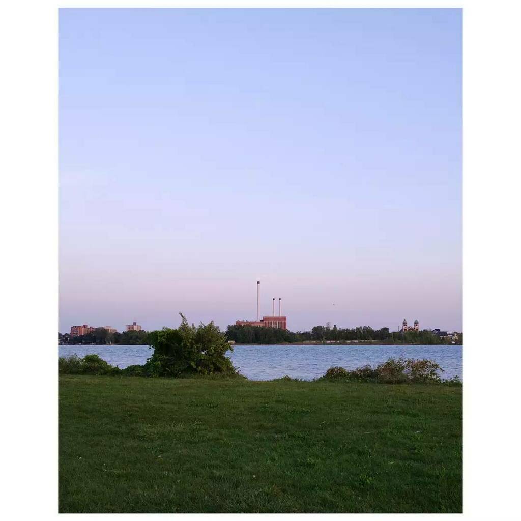 So peaceful
.
.
.
.
#fujiframez #framez #colorpalette #pastel #pastelcolors #bluehour #bluehourphotography #cinematography #cinematicphotography #beautifulcolors #beautylandscape #landscapephotography #justshoot #cityscape #cityscapes #cityscapephotograp… instagr.am/p/CTAwf_sHLk3/
