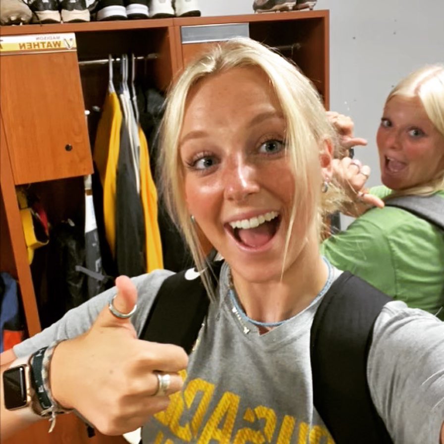 ValpoSoftball's tweet photo. We’re BACK! 🥎
First day of classes ✔️
#BackToSchool #ValpoSB #GoValpo #WeAreBeacons #MVCsoftball https://t.co/4UmGtgyPFN