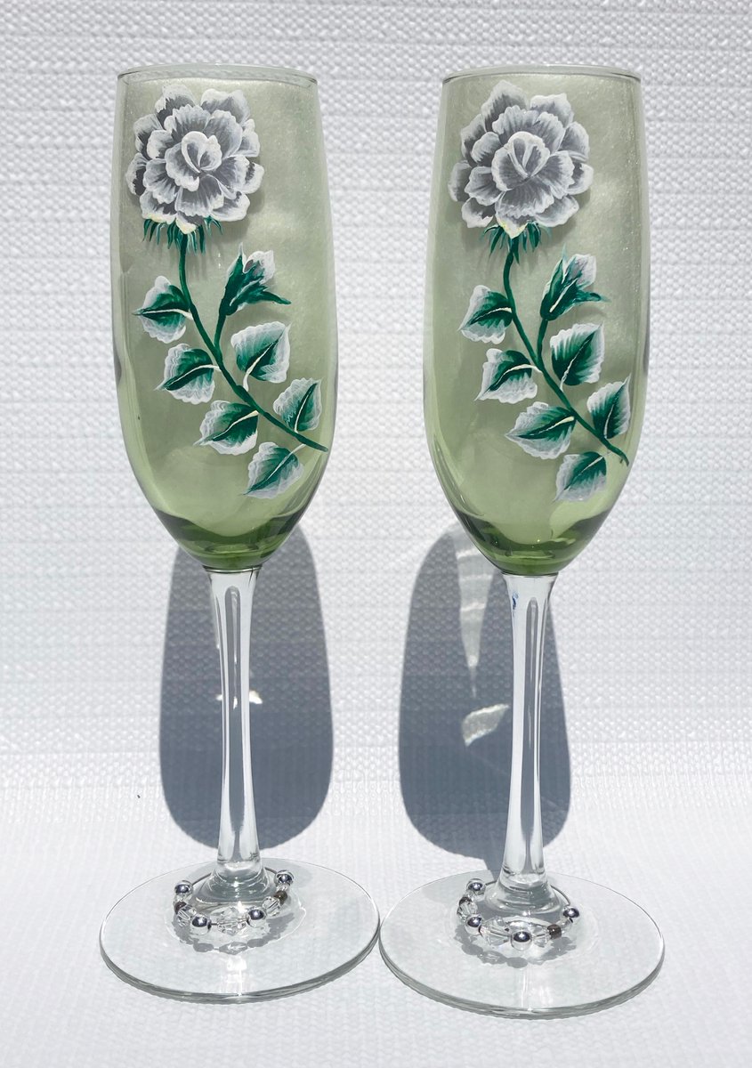 Silver anniversary gift etsy.com/listing/194733… #champagneglasses #silveranniversarygift #25thanniversary #weddingtoastglasses #silverroses #wineglasses