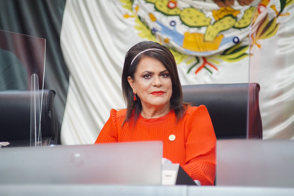 Estamos concluyendo tres años de actividades legislativas que se han recorrido con gran responsabilidad y compromiso, brindando un gran esfuerzo por cumplir a la gente y alcanzar las expectativas de la ciudadanía de nuestro Estado, todo para una vida mejor para sus familias.