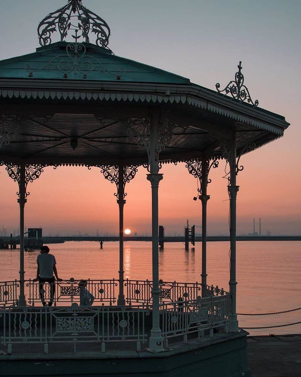 DLRTourism's tweet photo. Order a classic fish and chips or take a lobster shrimp roll to the pier wall while exploring the stunning surroundings on offer in Dun Laoghaire. π
Visit https://t.co/aFUhqCY5Il for some takeaway inspiration this weekend.
#yourDLR #OnlyMassive #LoveDublin
πΈ: @paulroche.ie https://t.co/CwVesIGgqV
