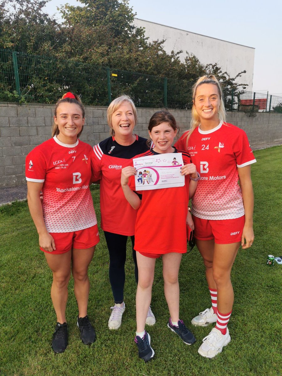 🔴⚪️Gaelic4girls Presentation⚪️🔴
A fantastic sunny evening in Pentony Park tonight for our Gaelic4girls jersey presentation. A big thank to @LouthLGFA Ladies Footballers Ciara Nolan and Roisin Kavanagh for presentation the jerseys @GlenveaghHomes @LeinsterLGFA