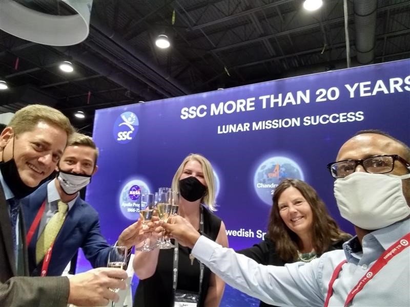SSCspace's tweet image. Cheers to more than 20 years of lunar mission success and many more to come 🌖 Great chats and interesting visitors at our booth at #SpaceSymposium 👩‍🚀 @SpaceFoundation #SpaceFoundation #Space4Fun