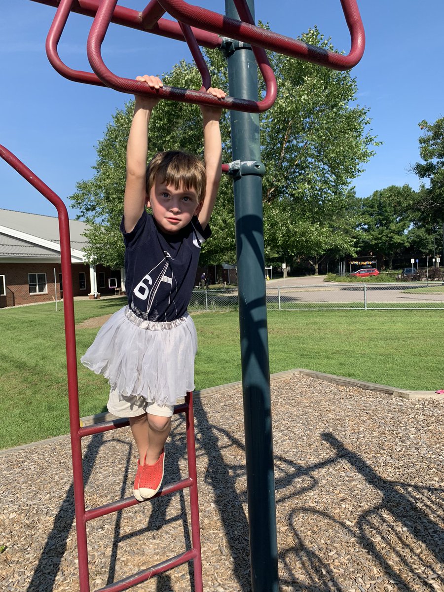 PoorAmy's tweet image. The first day of school was wonderful today! @resvt #firstgrademagic