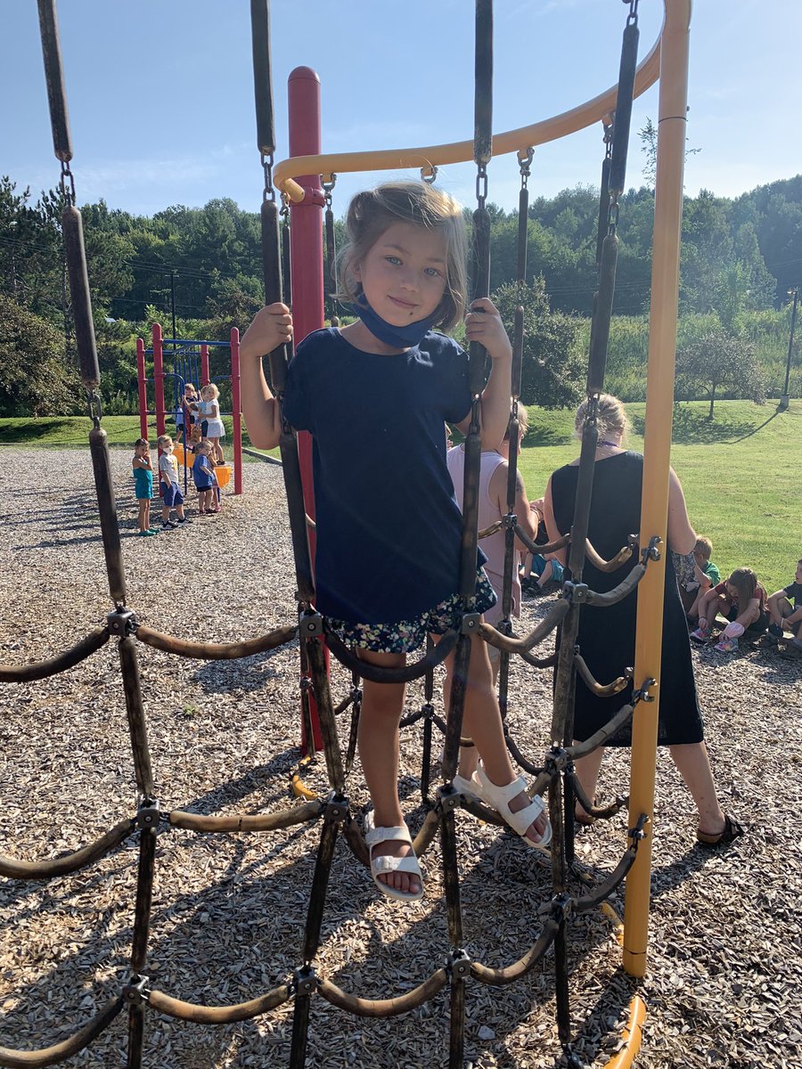 PoorAmy's tweet image. The first day of school was wonderful today! @resvt #firstgrademagic