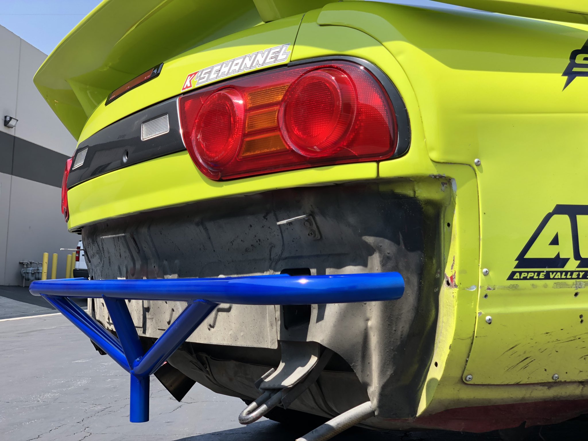 تويتر 田口和也 Kazuyataguchi على تويتر エアロが大きくてスロープが入らず サーキットでタイヤ交換をするのに四苦八苦していたこの車ですが ボルトオンバッシュバー取り付けにより スロープすら不要になりました 嬉しい T Co Kibgl6gqef