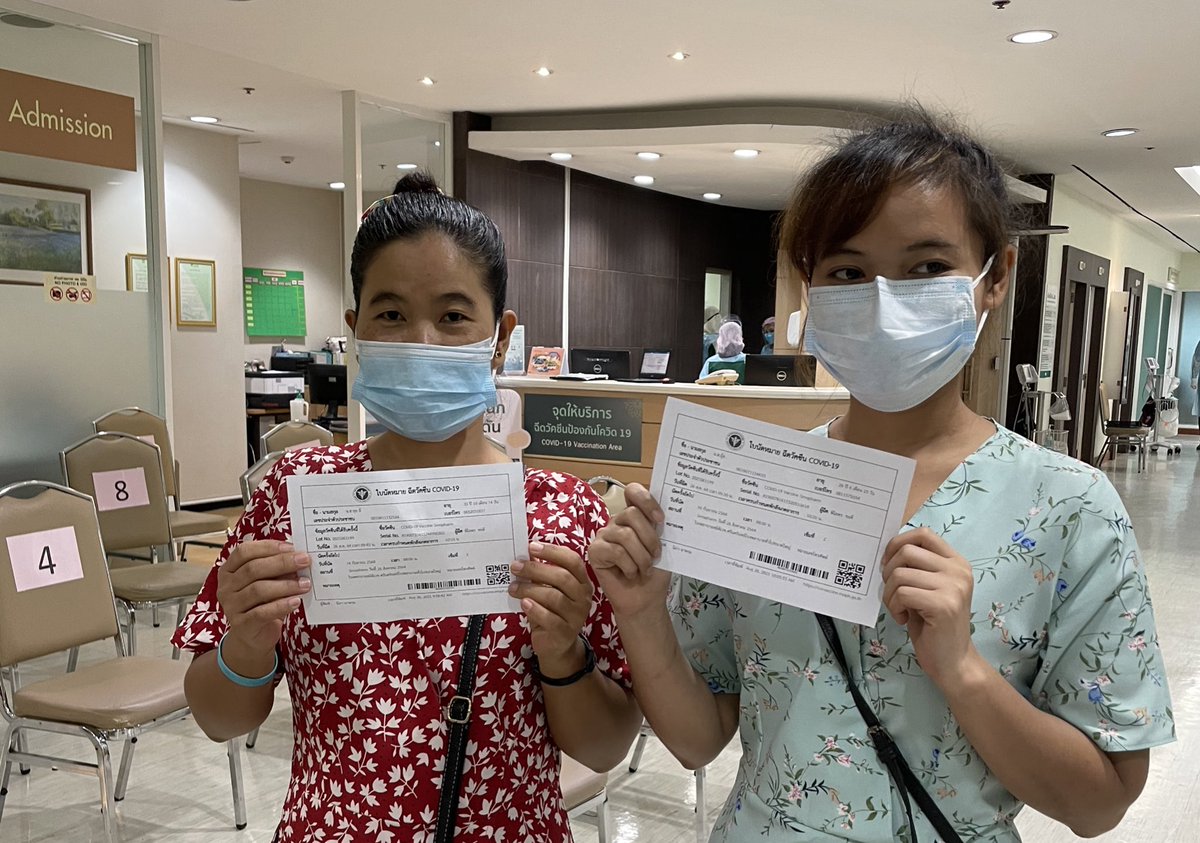 plenggg's tweet image. ไม่รู้บริษัทอื่นเป็นมั้ย แต่แสนสิริจัดฉีดวัคซีนพนักงานครบแล้วยัง ‘ซื้อ’ ซิโนฟาร์มให้คนที่อยู่บ้านเดียวกับพนักงาน ได้ฉีดทุกคน!🙏🏻ขอบคุณและภูมิใจมากค่ะ ถ้าไม่มี @SansiriPLC แม่บ้าน(ต่างด้าว)คงไม่ได้ฉีด ถึงได้ก็ไม่รู้เมื่อไหร่เลย รับความเสี่ยงทุกวัน😭 #NoOneLeftBehind จริงๆค่ะ..รัก❤️