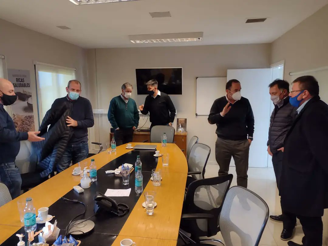 fjnavarra's tweet photo. En el @PIMDQ fuimos recibidos por sus Directivos. Conversamos sobre el gran potencial económico de MdP-Batán y la necesidad de generar de manera articulada entre el sector privado y el sector público en todos sus niveles de gobierno un plan integral de desarrollo productivo‼️ https://t.co/2fIRsiE8xr
