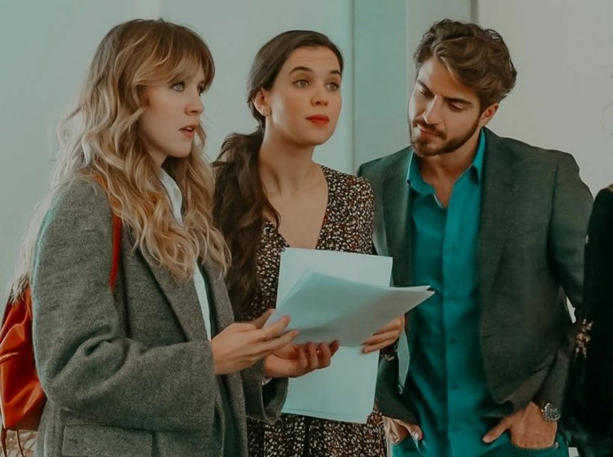 MartaGuerrasInf's tweet photo. Desde hace unos días podemos ver a @Marta_Guerras como Carolina Andradas en los capítulos 3 y 8 de la segunda temporada de #Valeria en @NetflixES 📺 ¡A disfrutarla! https://t.co/mGnfbLPGHv