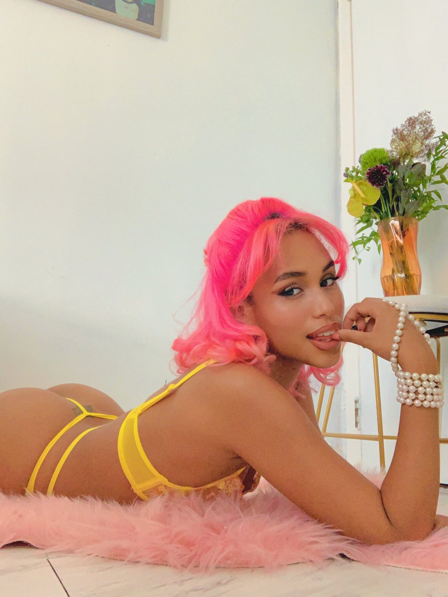 genvegaa's tweet image. I’m hot af &amp;lt;3