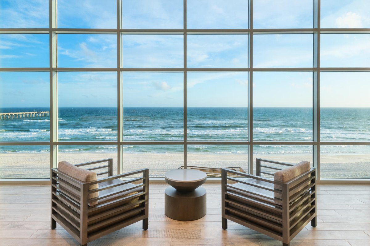 If this isn't paradise, we don't know what is! Who would you like to share this stunning #PCB view with? 😍 #Marriott