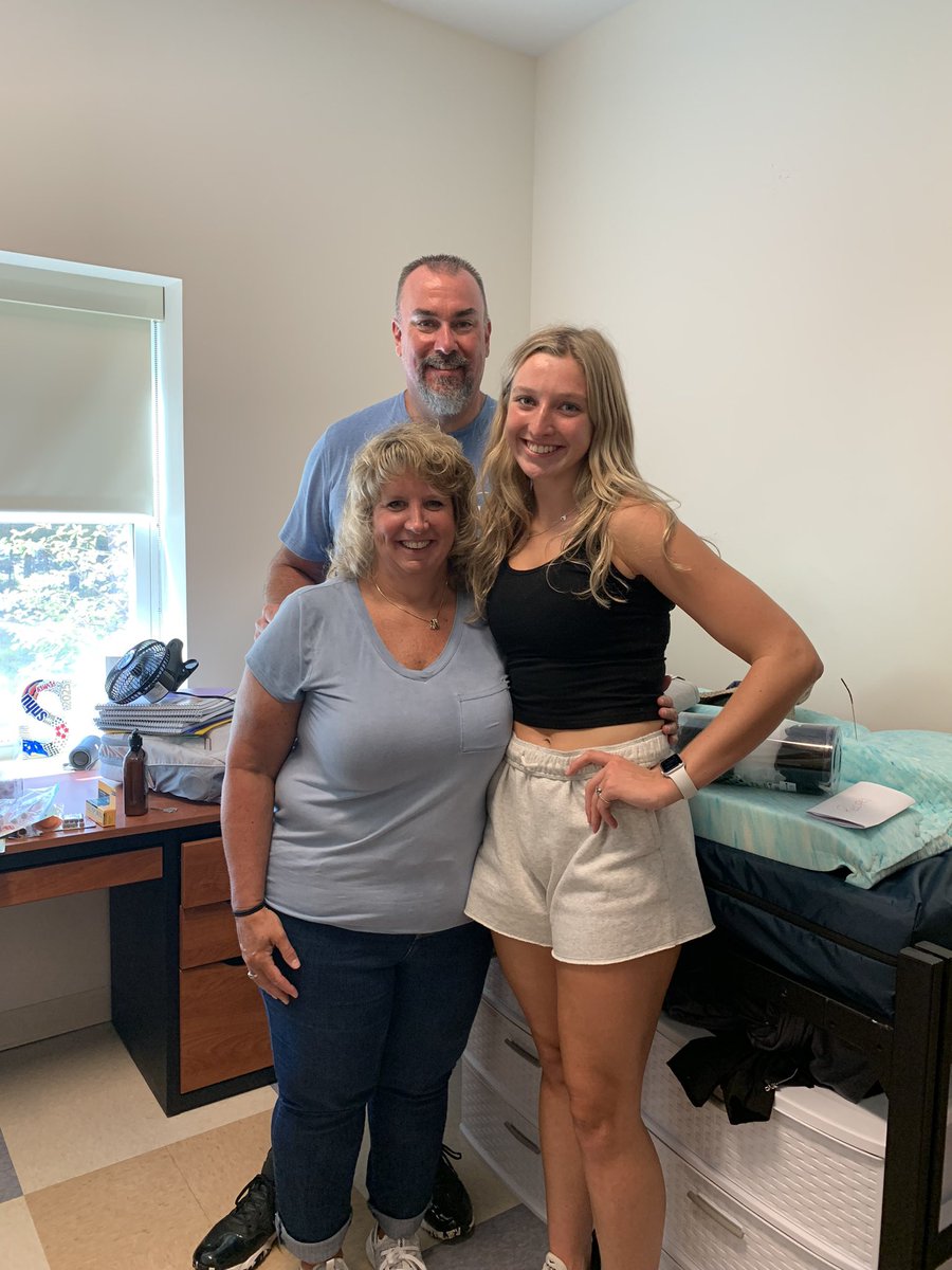First of 2 true freshmen checking in with <a href="/SNHUWBB/">SNHUWBB</a>! Welcome Sydnie DeVries!!  Let’s go!!! 💙💪🏻#snhu #penmenpride