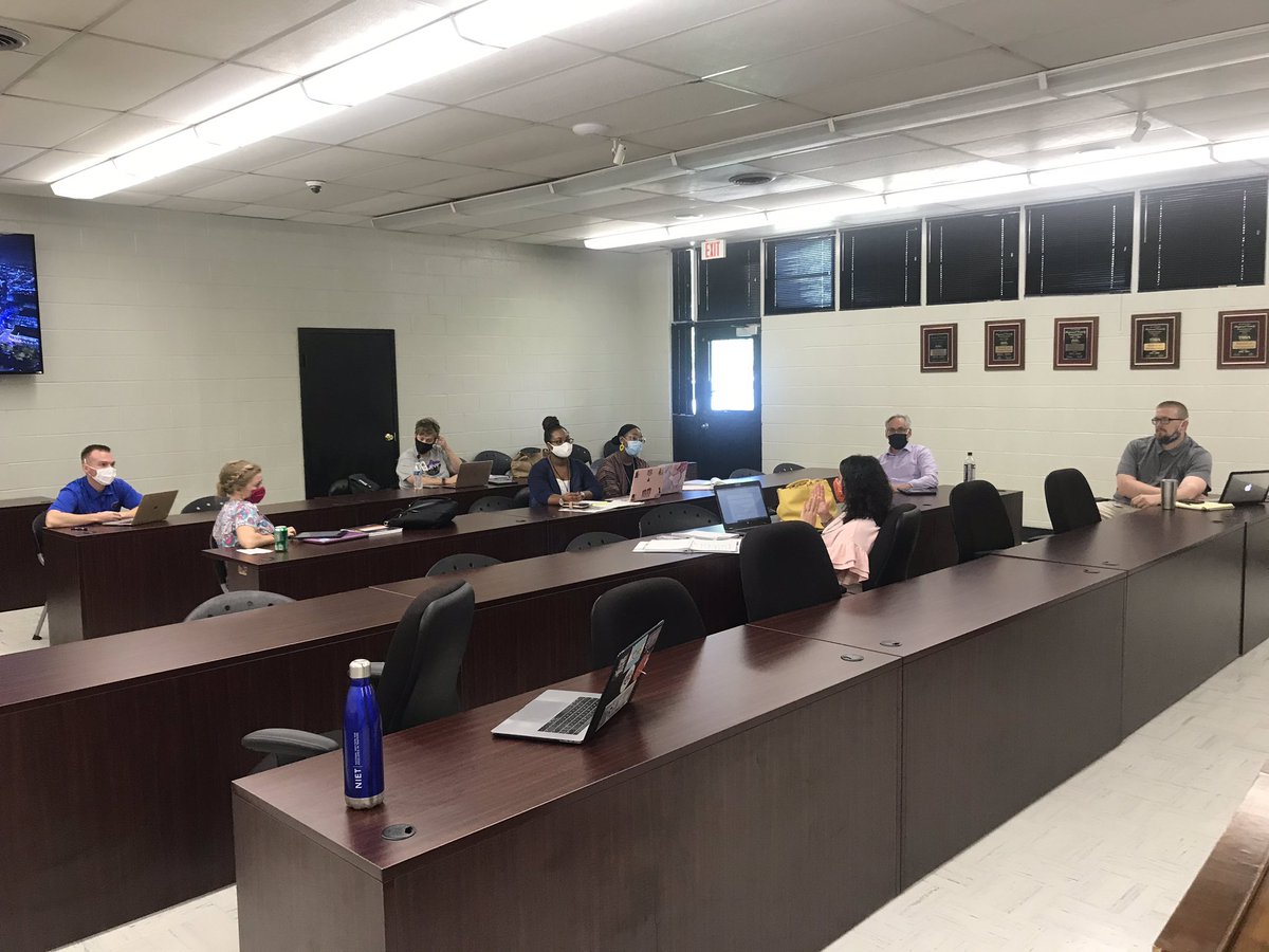 hassell_joey's tweet photo. Thanks to @TNedu’s @StephieKelly for facilitating @HaywoodSchools’ team meeting for career exploration @HMSTomcats linked to @haywoodhigh’s programs of study. 

#OpportunityHaywood💜 https://t.co/03nXGdRehM