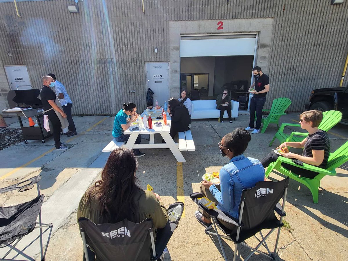 KEENCreatives's tweet photo. Can't think of better way to enjoy a nice and sunny Wednesday than with a BBQ at work! 🍔 🤤

#KEENCreative #BBQ #SummerVibes #Wednesday #WorkBBQ https://t.co/OcgoOns3Di