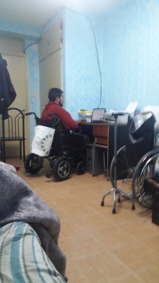 Busco trabajo desde esta silla de ruedas. Se programar en filemaker puedo programar en project y te hago flujogramas en Excel. Ayúdame para poder estudiar en la Universidad o RT por favor