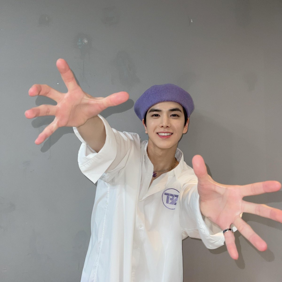 younghoon in this outfit >>>>