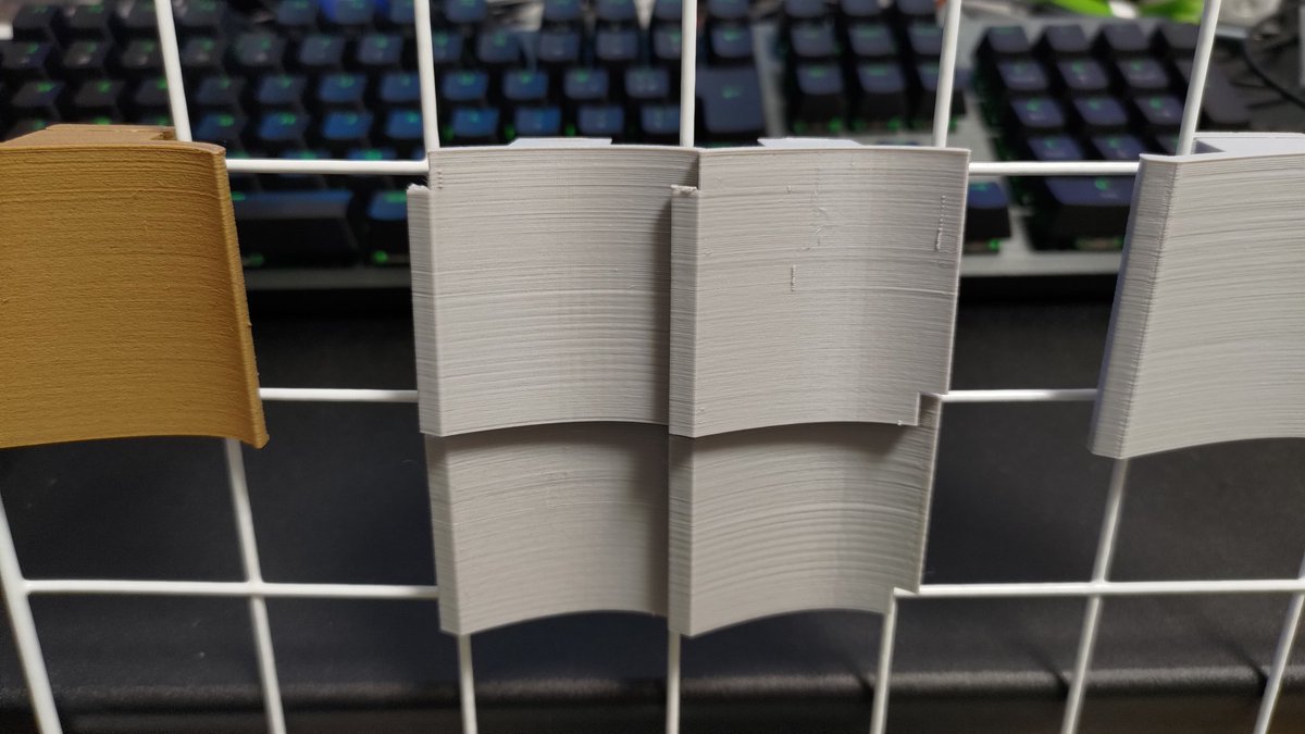 scape510's tweet image. 瓦が完成😘💕

表からは瓦に見えるけれど裏から見ると…

#FLASHFORGE
#CreatorPro2
#3dプリンター
#3dprinting
#3dprinter