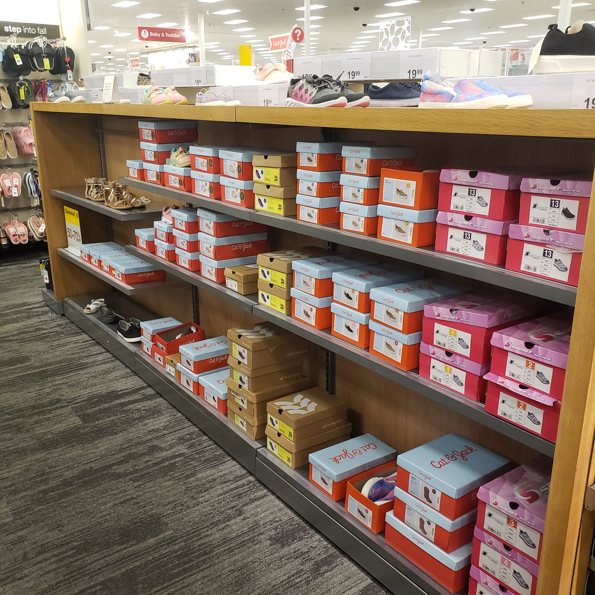 VM_Tre's tweet image. After a Busy week, I'm excited to show #T1051 making an IMPACT with an eye catching &amp;amp; SHOPPABLE  Kids 👟 Department!! 
Refreshed &amp;amp; Ready for our guest to shop! #target #D354 #G396 #VMLStyle