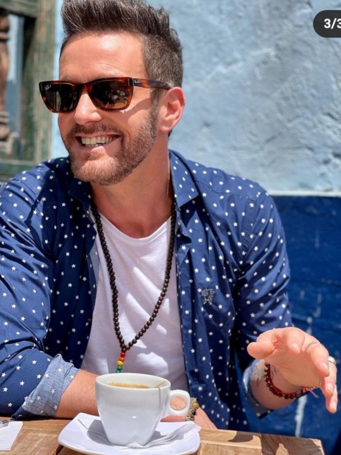 lauthiasole's tweet photo. AXEL LA VOZ COLOMBIA
Que lindo sos @AxelOficial siempre junto vos 💙🎶 @fcsoloellas https://t.co/afQdKg2uwv