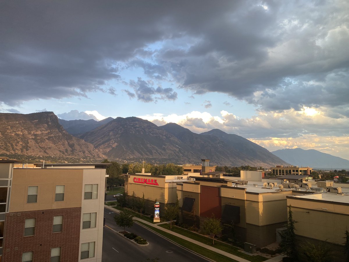 joshkreitzer's tweet image. Cloudy evenings are my vibe.