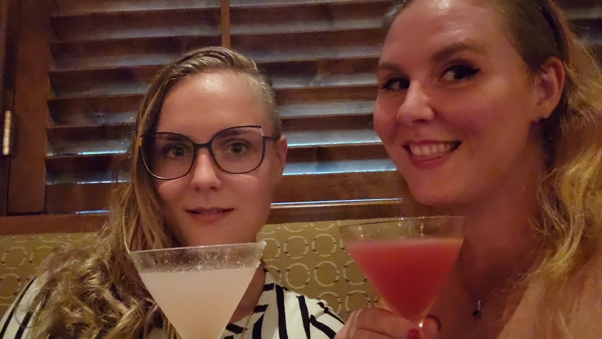 Drinks with the sis! #twinsies