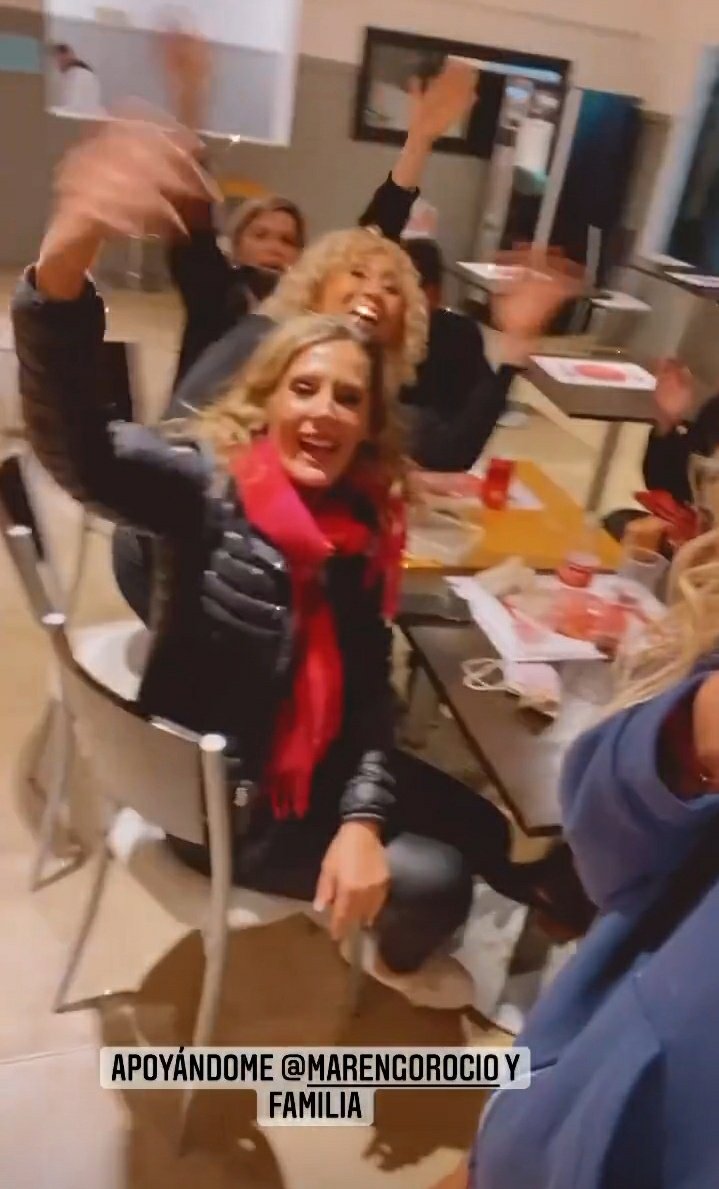 viciconcheta's tweet photo. LOS MARENGO APOYANDO A MICA JAJAJA

#SalsaAlRitmoDeMicaViciconte https://t.co/EJHig3QuZG