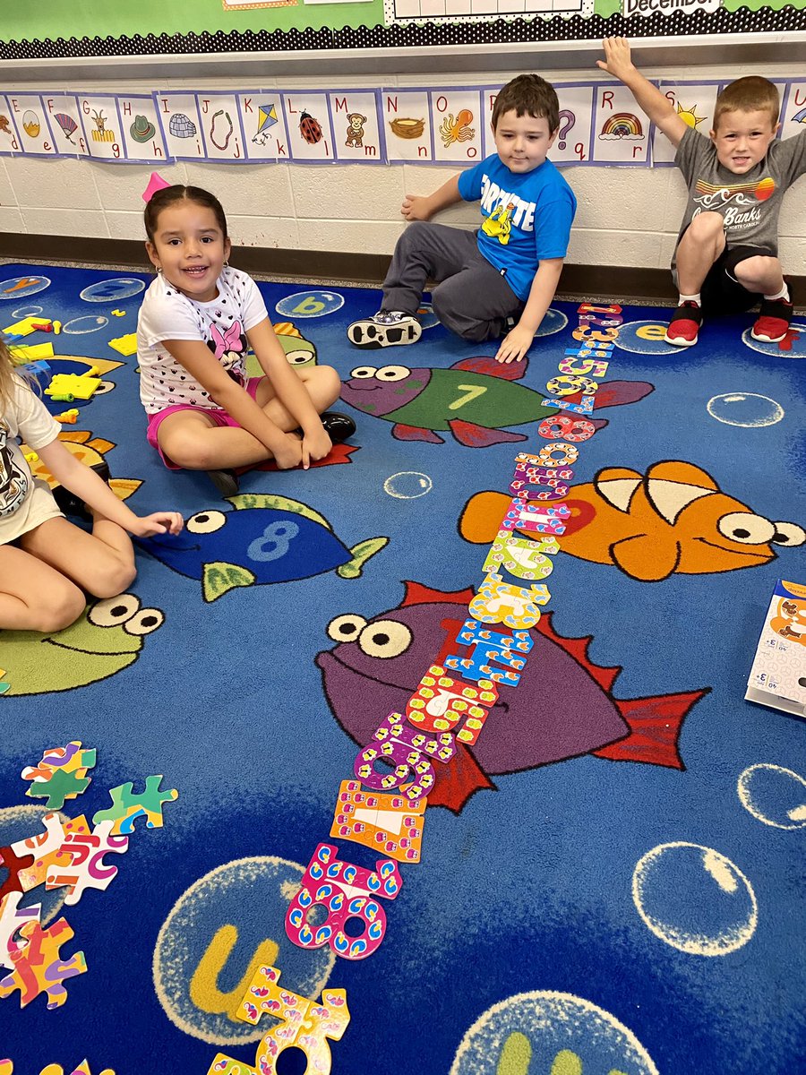 amangeskteach's tweet photo. Our week so far: sand, puzzles, and fruit loop names!😍🐾#PantherPride https://t.co/yhgZMvXRHS