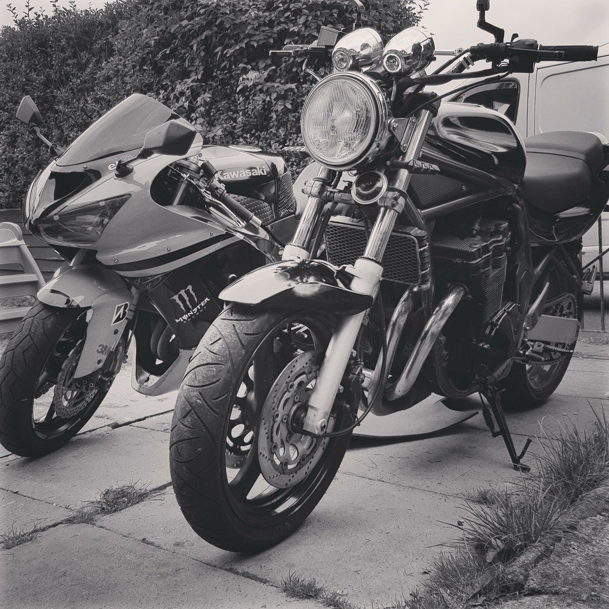 EclipzFraqz's tweet photo. Apart from streaming on https://t.co/I0QZP3mArI i also have another way to chill out 😎🏍 #bikelife #BIKERS #Kawasaki #Bandit #bandit600 #ninja https://t.co/F3M2kAwGoP