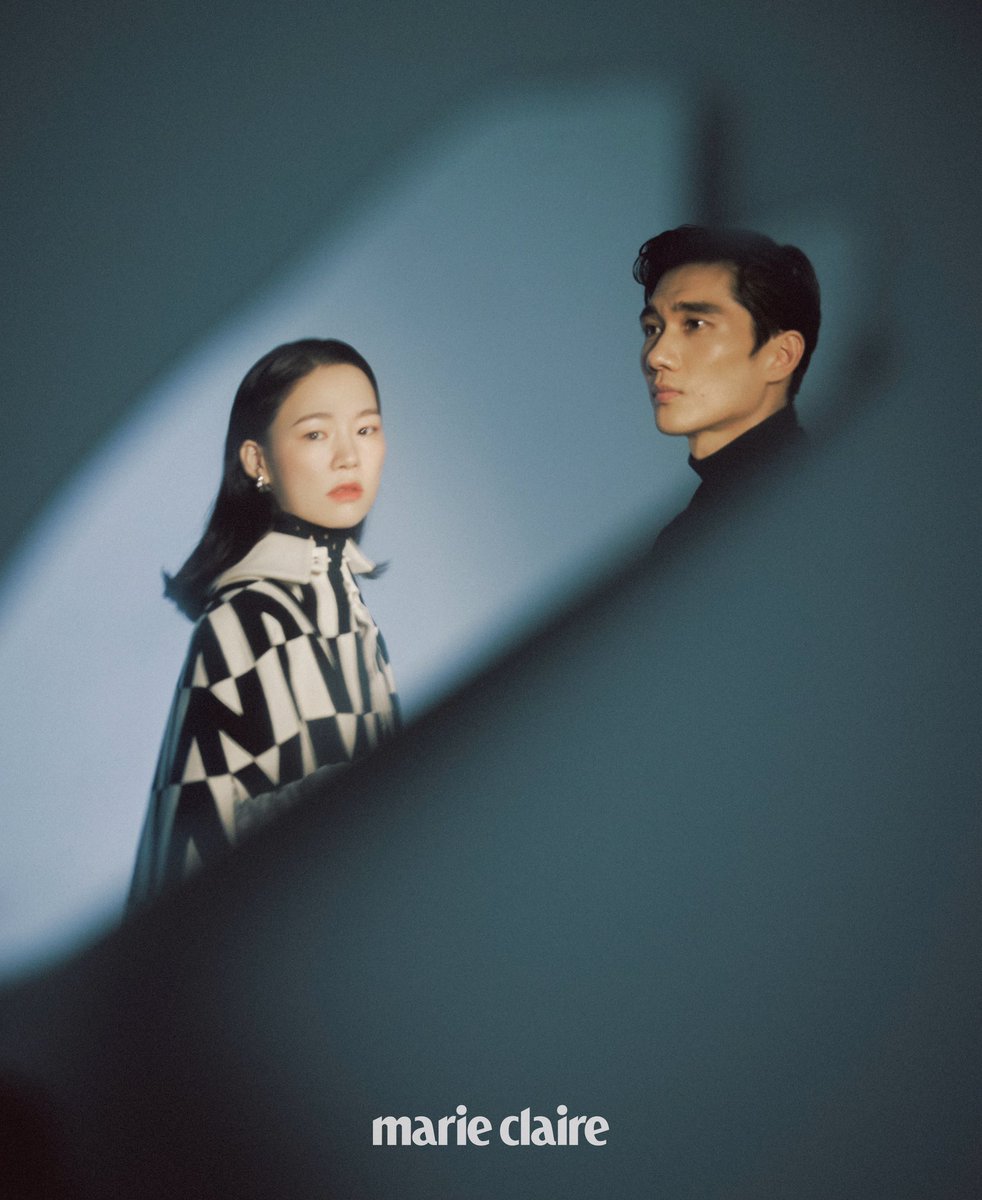 드라마 <홈타운>으로 돌아온 배우 유재명, 한예리, 엄태구가 함께한 화보를 공개합니다. 화보 전체와 인터뷰는 마리끌레르 9월호 그리고 웹사이트...