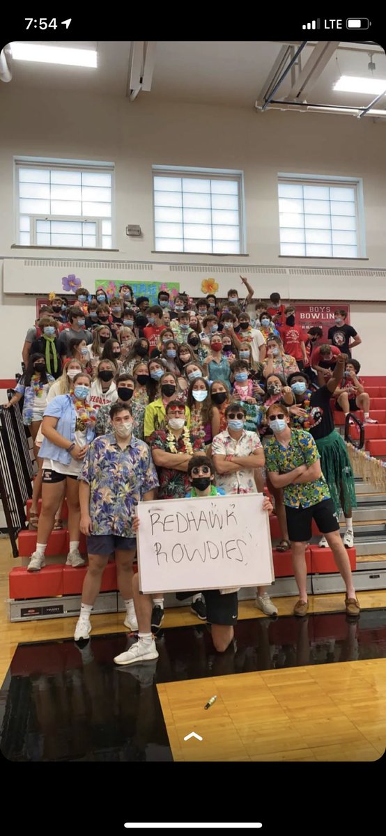 gavinmurphy_9's tweet photo. BEST STUDENT SECTION IN THE NATION #ROWDYUP #WHITNEYBUMK https://t.co/EWPSgHc8ee