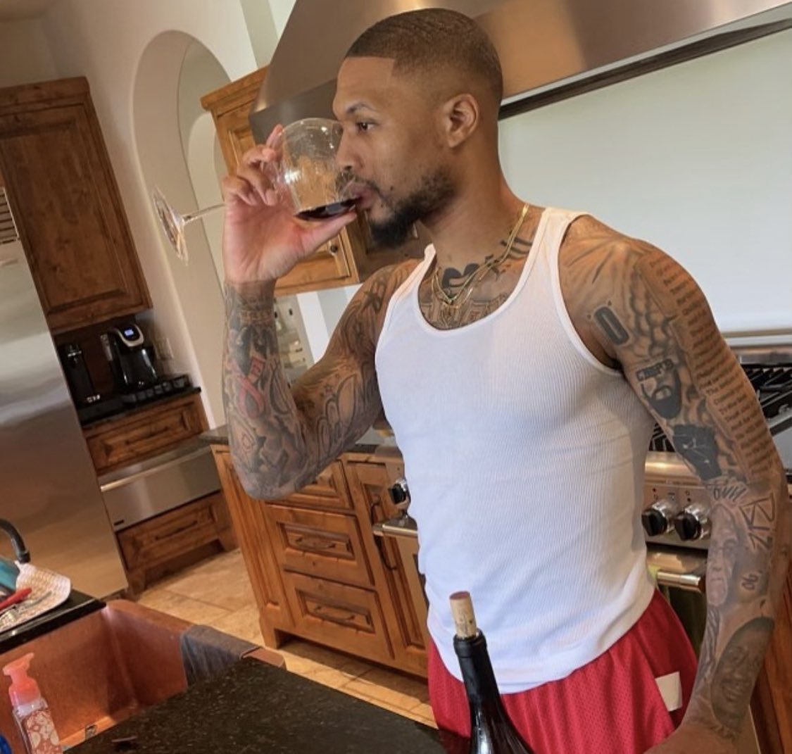 HotFreestyle's tweet photo. Damian Lillard aka Dame Dolla says he’s the greatest NBA rapper of all time https://t.co/vlvoMfL0Ku