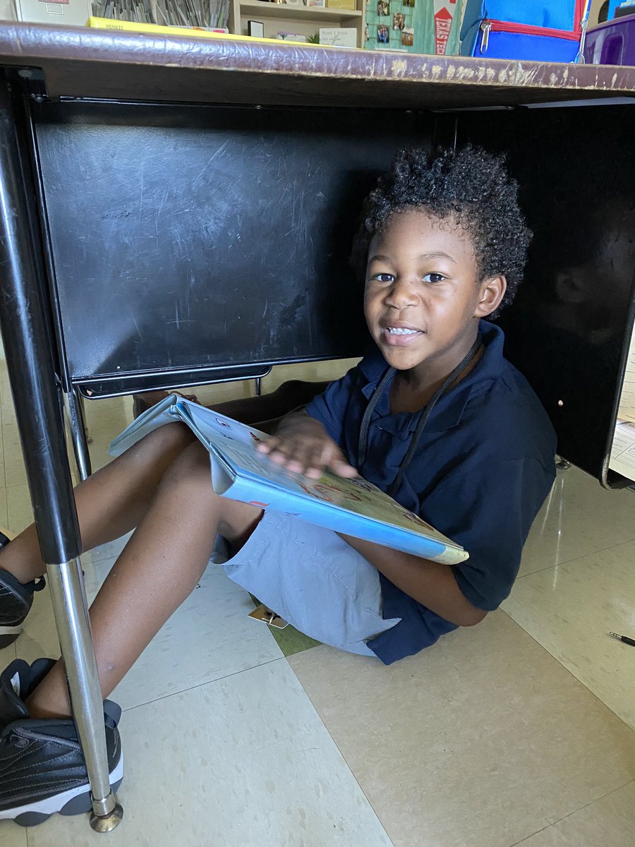 BrennanBarnett4's tweet photo. Introducing Daily 5 and practicing read to self! 📚😎 #WalkerLife @CISDWalker @OfficialCISD https://t.co/f1Ufd4W9qf