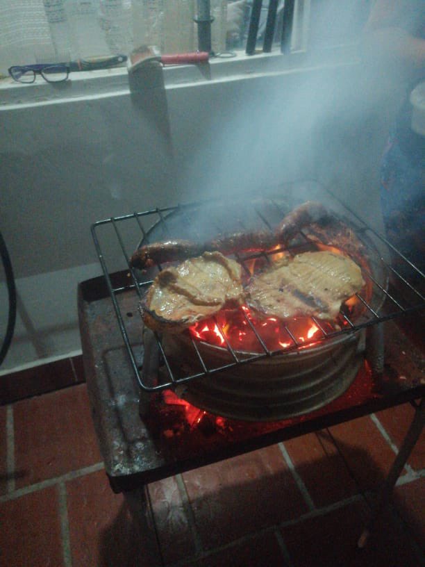 JohanatanRios's tweet photo. Asado y pilas https://t.co/N5q7wbs8uR