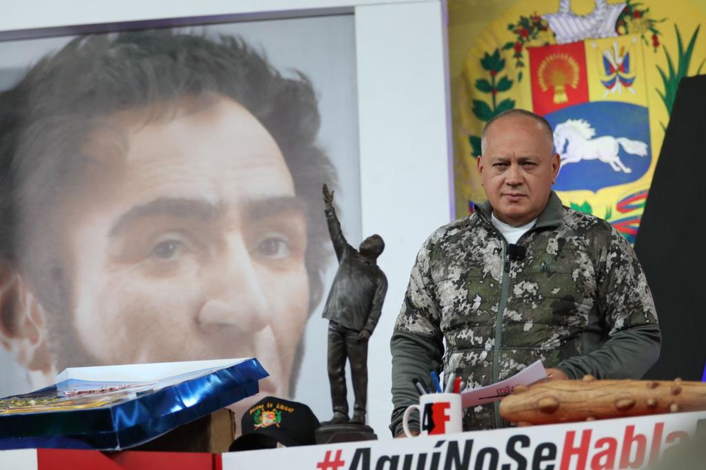 PartidoPSUV's tweet photo. "Chávez es un extraordinario ser humano. Su partida física no tiene nada que ver con su partida espiritual, al contrario, ahora empuja más", @dcabellor. 

#21NVictoriaChavista https://t.co/TB955ZNFJC