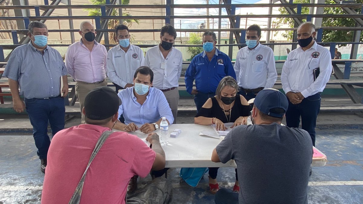 sevotcoahuila's tweet photo. El secretario de la #Sevot @enriquemym puso en marcha el primer módulo de información para la regulación y escrituración en colaboración con la @certturc @ceviviendacoah e @Infonavit, en beneficio de los trabajadores adheridos a las Secc 288 y 147 del Sindicato Minero de Monclova https://t.co/e1CDxWxlB6