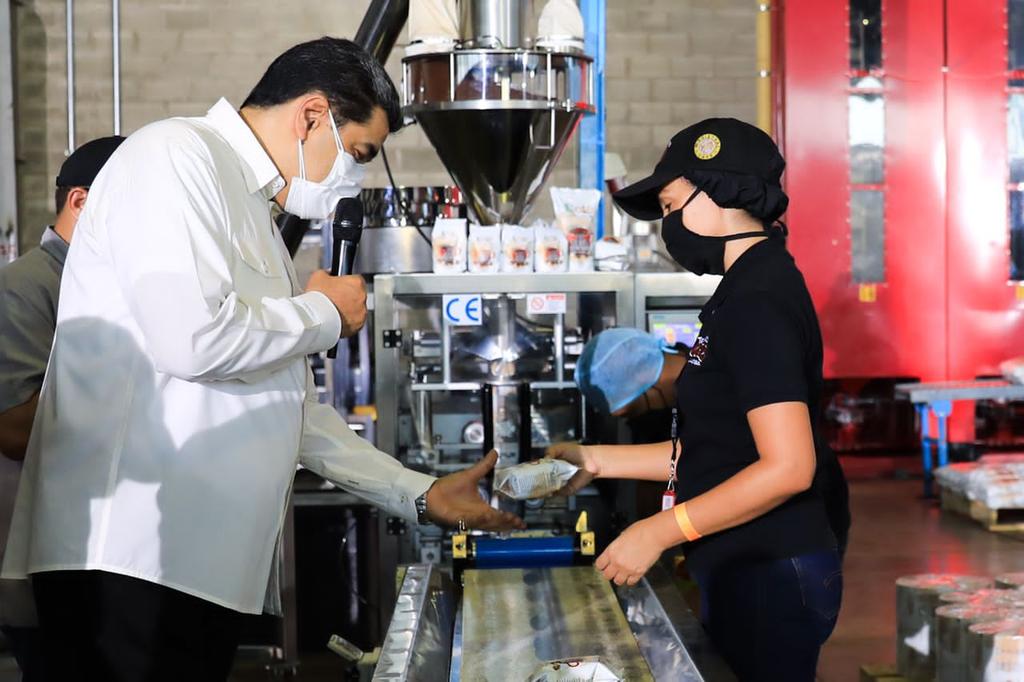 Recorrimos la Planta Torrefactora “Café del Sur” en el estado Miranda, allí vimos todo ese maravilloso proceso productivo. En Venezuela, tenemos 248 marcas de café certificadas y no hay ninguna duda que el mejor café del mundo está aquí, en nuestro país.