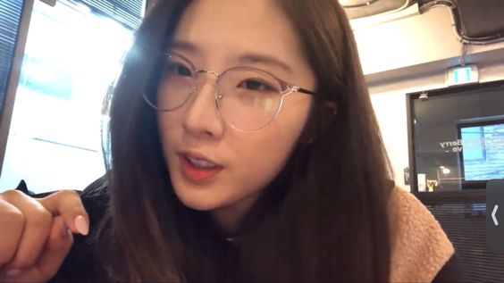 haseulhourly's tweet photo. hourly haseul presents #haseul #하슬 #이달의소녀 
@loonatheworld https://t.co/3AjGra7Bv7