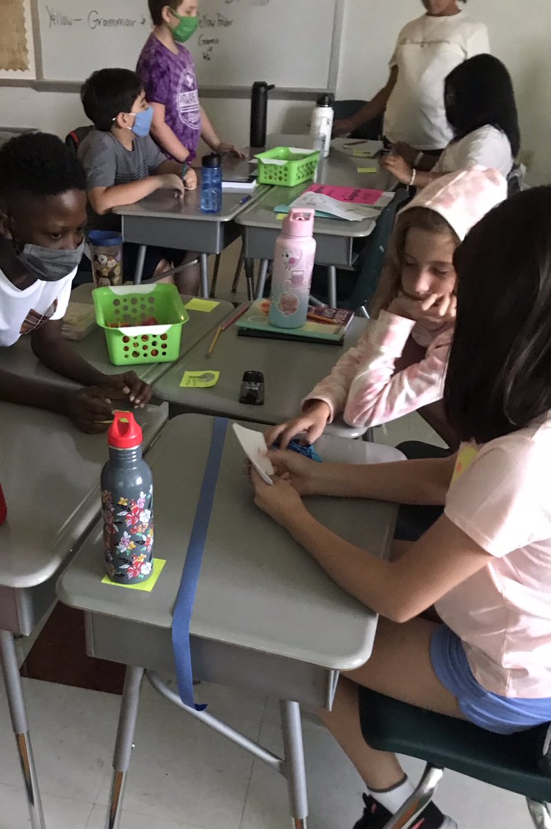 gosnellgrade5's tweet photo. Teamwork makes the dream work when you have to make the tallest tower with index cards! Proud of my kiddos for working together to achieve their goals! 
#SoarLikeAHawk https://t.co/YqpPZlgP4O