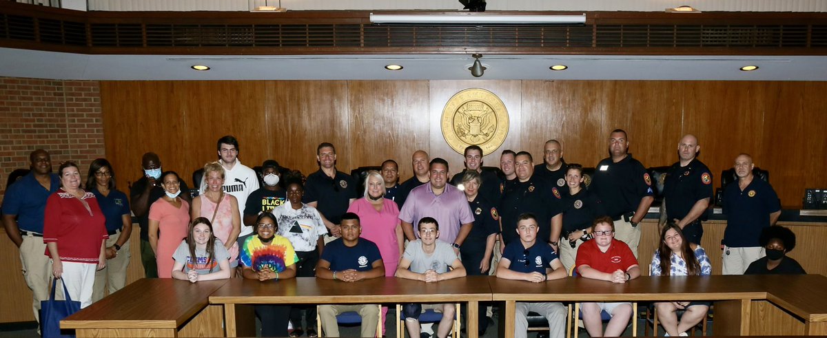 ANTHONYDESPO's tweet photo. Excited to partner w/@NassauCountyPD @LynbrookPBA #FreeportPD, @OceansideSafe @SavingLives5T to welcome @NassauCountyNY Explorers @HempsteadTown - a night of education/awareness/positive thinking.
Everyone left w/ resources they need to help save a life.
@PaddyRyderNCPD https://t.co/nXg1Fj0020