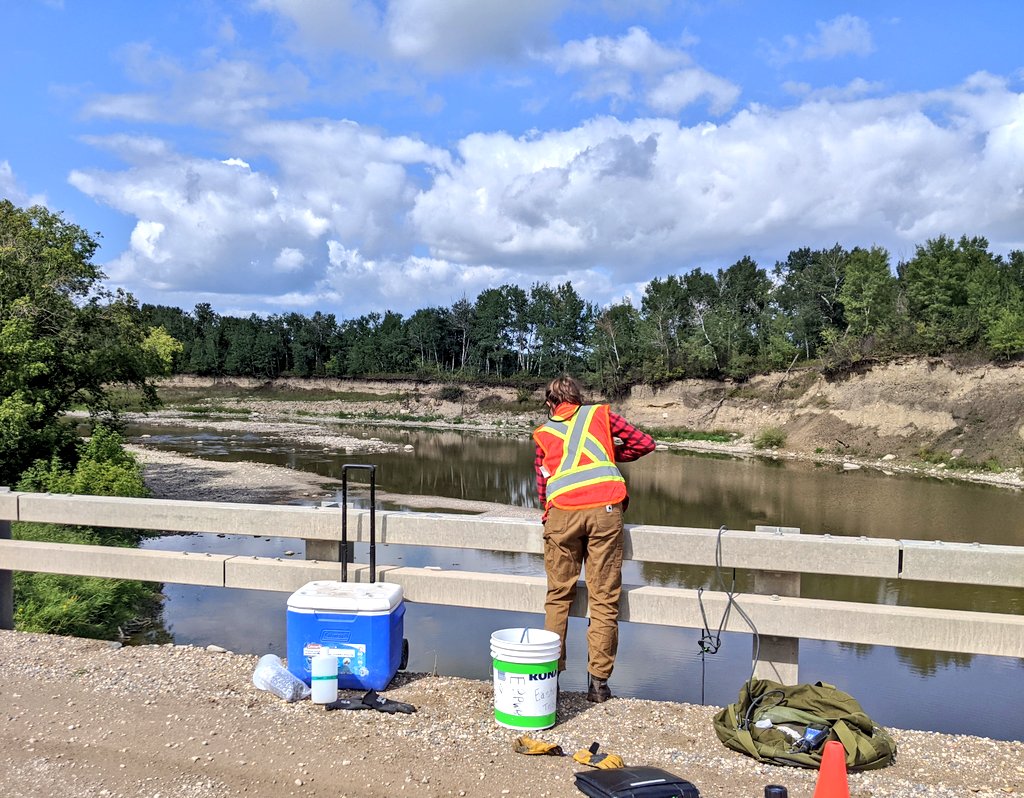 HudsonBayWQMS's tweet photo. Allison and @KiannaOcean are collecting #watersamples for the Prairie Provinces Water Board this week! The #RedDeerRiver near Erwood was looking low!

#PPWB #WQMS https://t.co/zgFACD2Qns