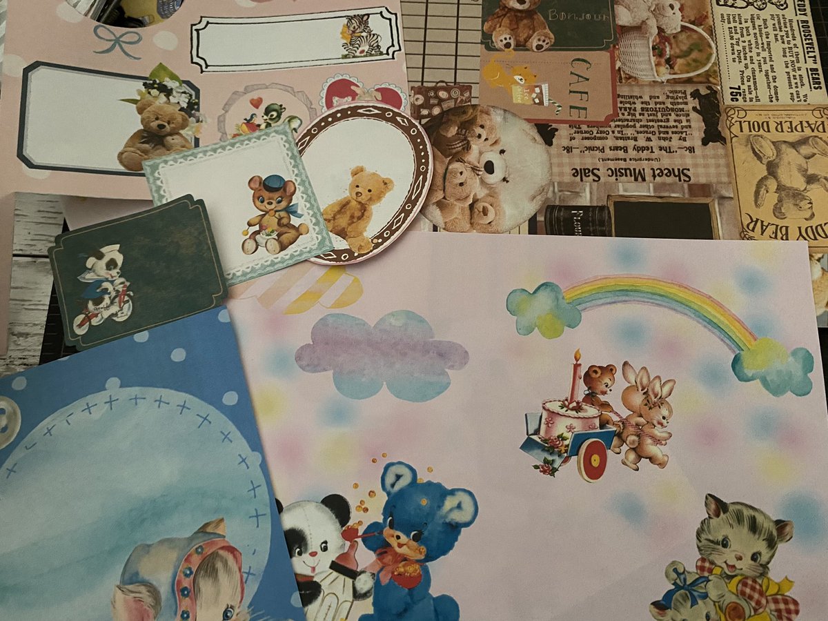 Marirejin's tweet photo. メモやデザペ作って遊んでます。
アニマルたちに癒され中(*ˊᵕˋ*)

#紙モノ
#レトロアニマル
#メモ https://t.co/MtYcOaak82