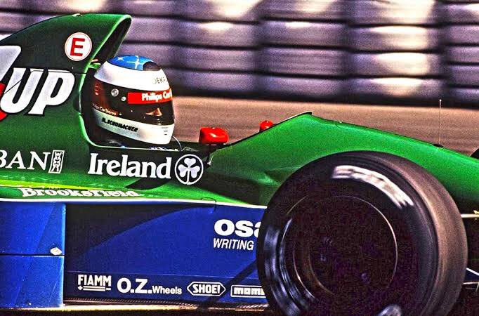 formulagrun's tweet photo. Fim de semana de Spa-Francorchamps, e lá se vão trinta anos dá estreia de Michael @schumacher na @F1.

Qual a tua lembrança mais marcante sobre a passagem do alemão na categoria?

Fotos: reprodução Internet 

#FormulaGrun #F1 #Schumcher https://t.co/tAN9ntYJyN